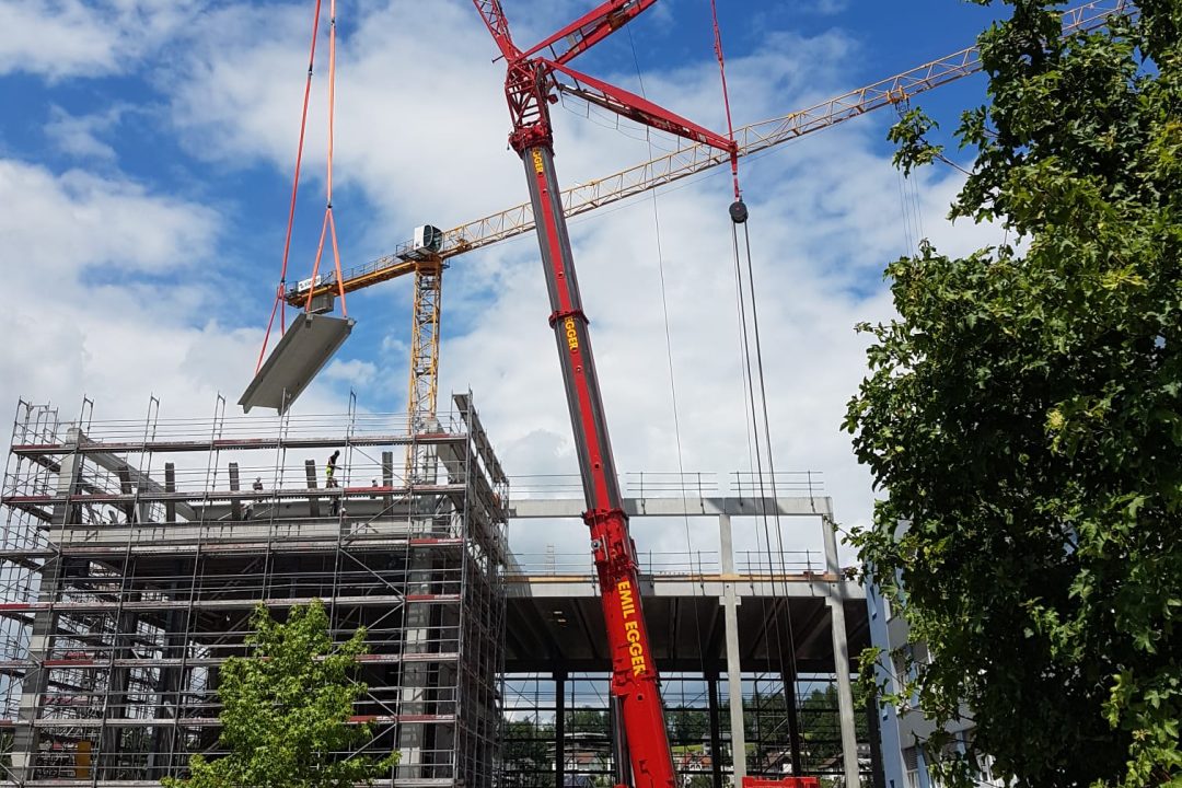 Montage mit Mobilkran von EMIL EGGER