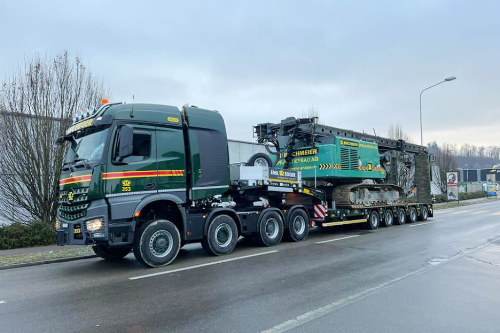 Schwergut-Logistiker EMIL EGGER Transporte von Baumaschinen