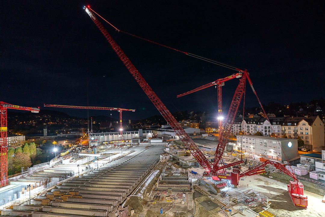 1000 Tonnen Raupenkran von EMIL EGGER im Einsatz auf Olma Baustelle in St. Gallen