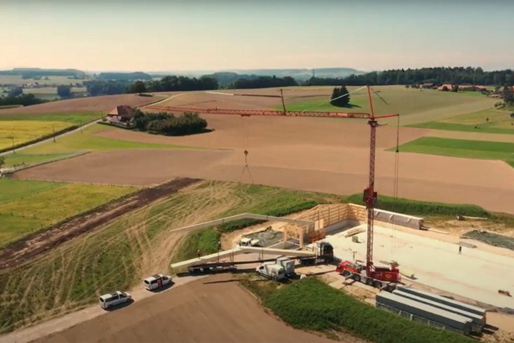 Assembly of prefabricated modules with mobile crane from EMIL EGGER