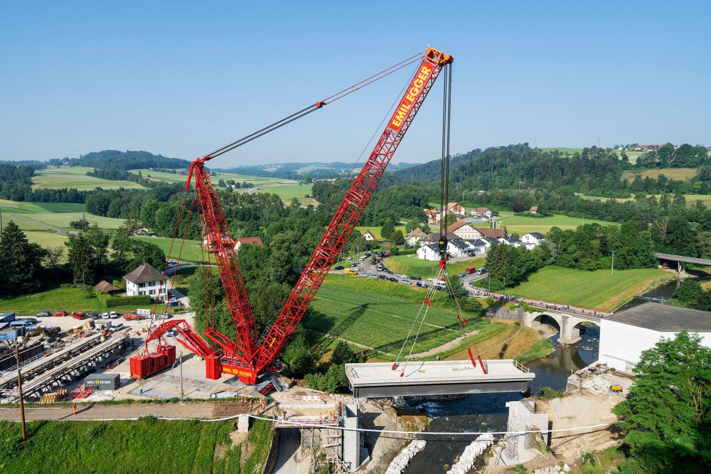 EMIL EGGER is a heavy lift logistics professional and has the largest crawler crane in Switzerland.