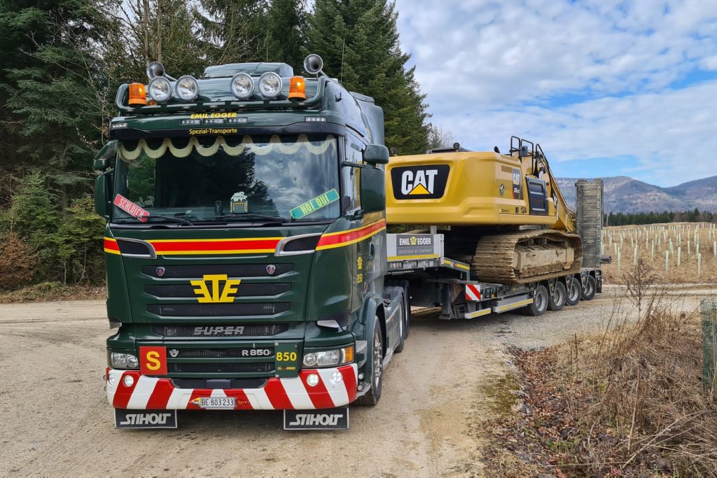 EMIL EGGER transporting an excavator
