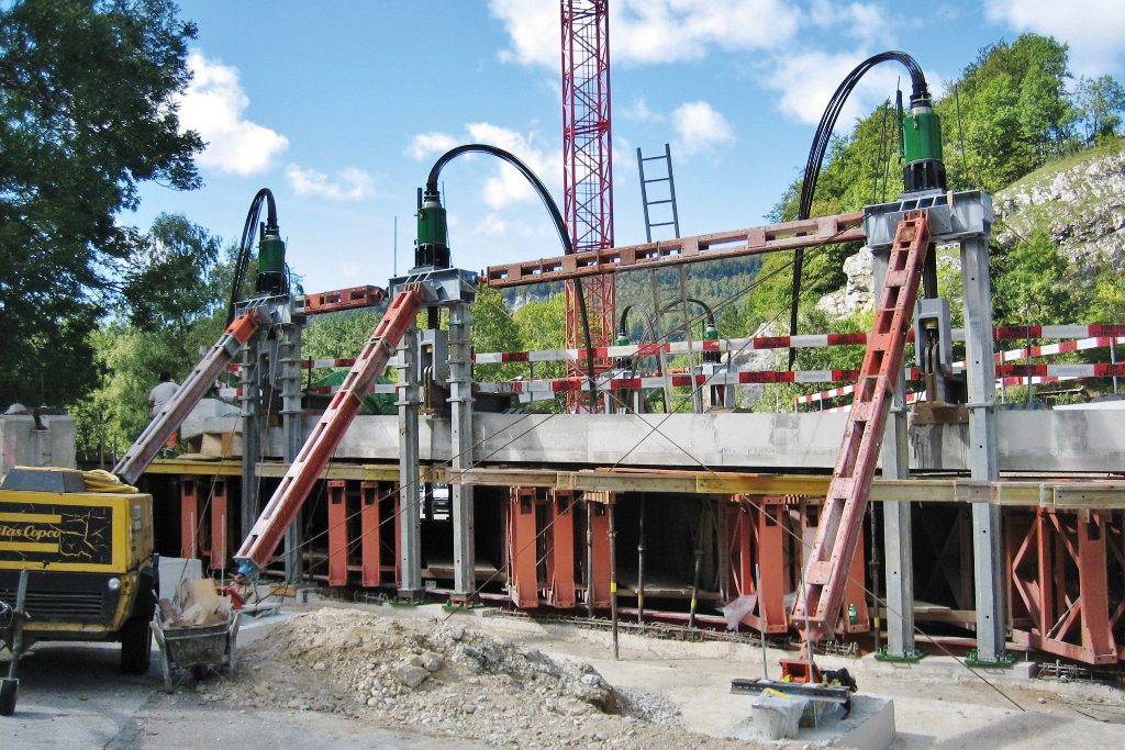 Technique de levage et de déplacement Vérins à traction de câble EMIL EGGER Logistique des charges lourdes