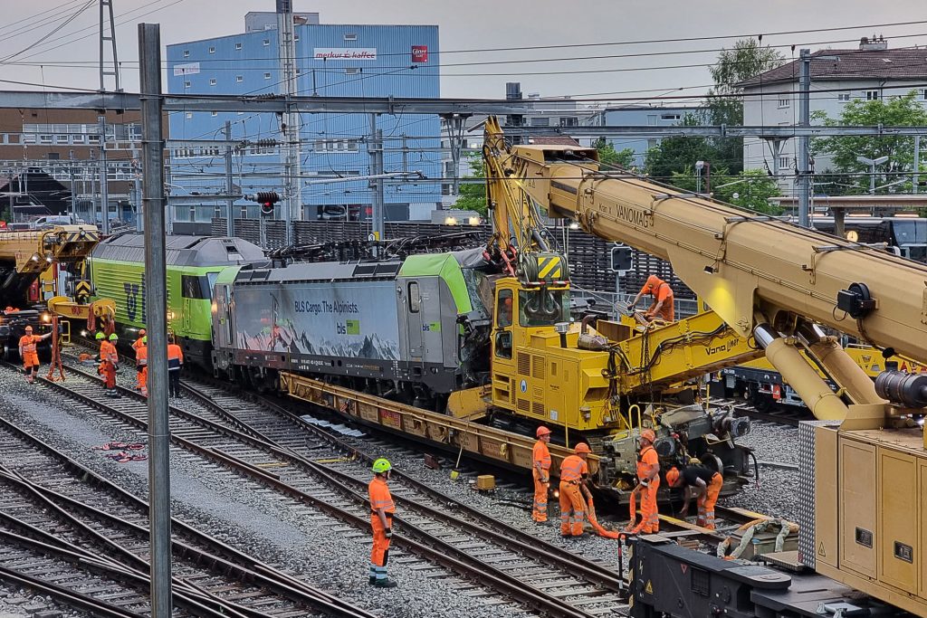 emil-egger-emergency-recovery-accident-logistics-train-car-rail-car-help-hotline-6