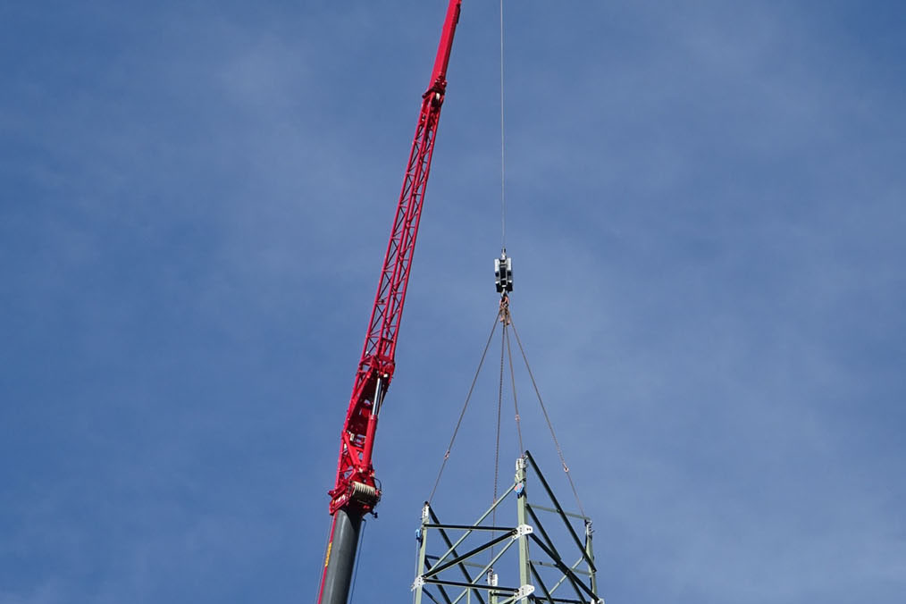 Crane assembly EMIL EGGER | Power pole assembly in Pradella - La Punt project