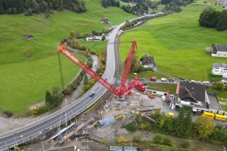 emil-egger-kranarbeiten-versetzen-eisenbahn-bruecke
