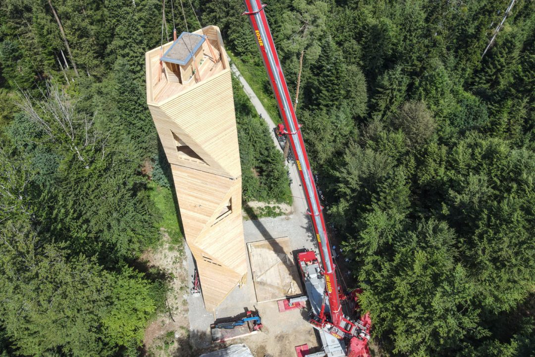 emil-egger-pneukran-450-tonnen-holz-element-aussichtsturm-hardwald-kloten-22